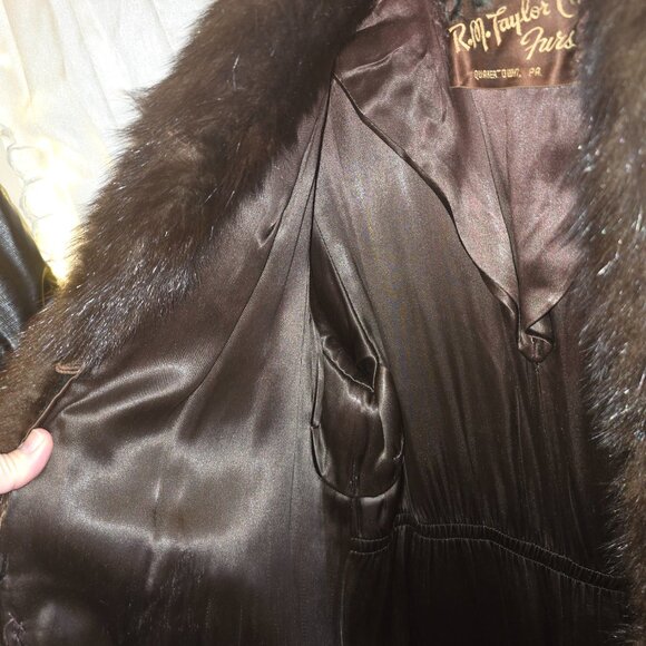 R.M. TAYLOR CO. FUR COAT - Picture 10 of 15
